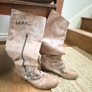 Elegant Women's Tan Heeled Boots